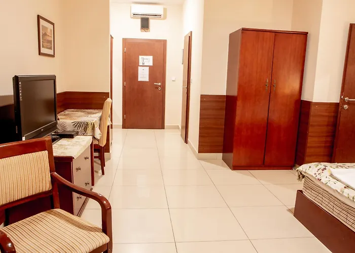 Raki Ξενοδοχείο