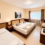 Hotel Raki 3*